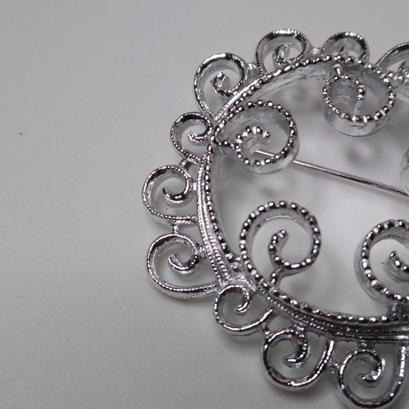 Vintage Sarah Coventry Decorative Circular Metal Brooch - Picture 6 of 12